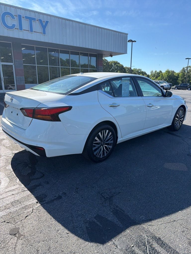 2025 Nissan Altima — detail view