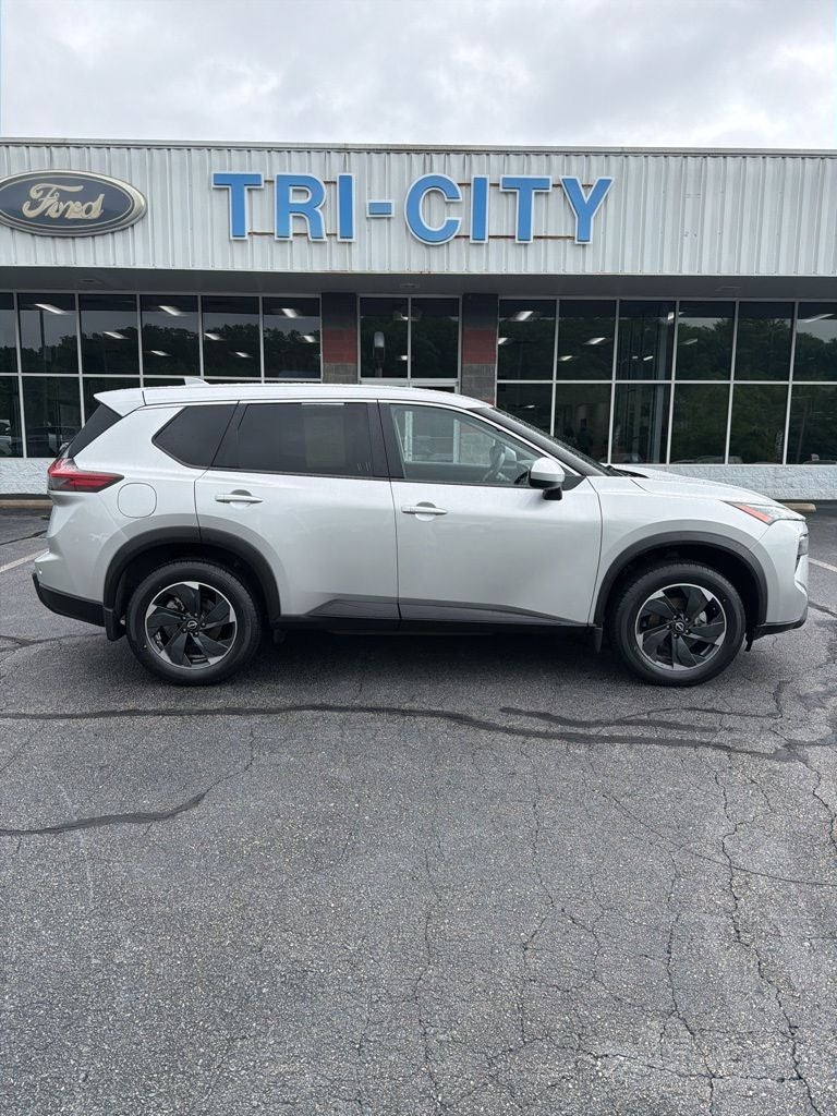 2024 Nissan Rogue — detail view
